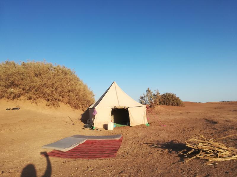 Desert Marocain : Bivouac Sauvage dans désert 
