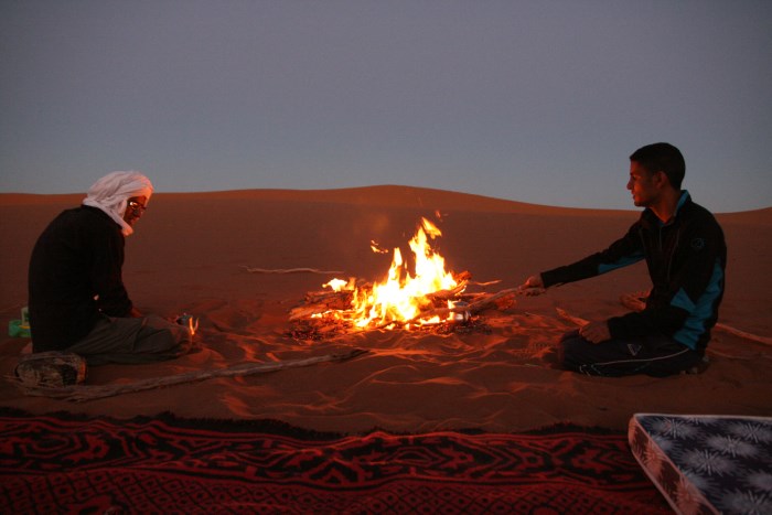 Desert Marocain : Voyage dans le desert en dromadaire et 4x4 3 jours dans desert