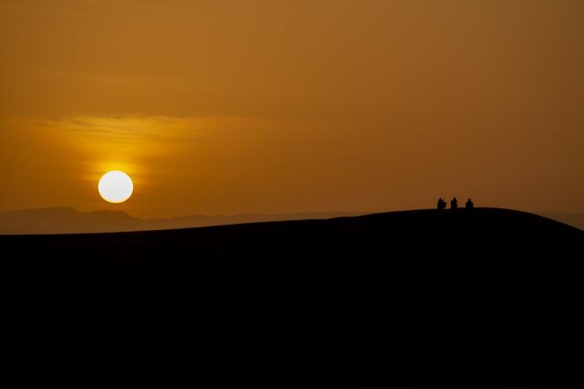 Desert Marocain : Une nuit dromadaire dans desert Maroc sud Marocain 